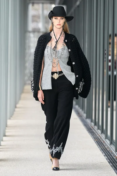 Look 35